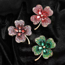 Spille da donna con quadrifoglio, in cristallo, multicolore, verde, viola, rosso, rosa e strass, di