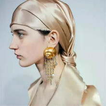 Niche-ontwerp metalen conch strass parel kwast oorbellen delicate lichte luxe dames banket sieraden