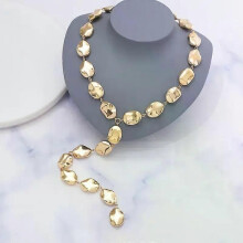 la stessa collana dorata con fagiolo dorato, tendenza della personalità, collana CCB, design di nicchia,