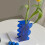 Acrylvase in Blau mit Wellenform - moderne, einzigartige Form 8,8 oz 5