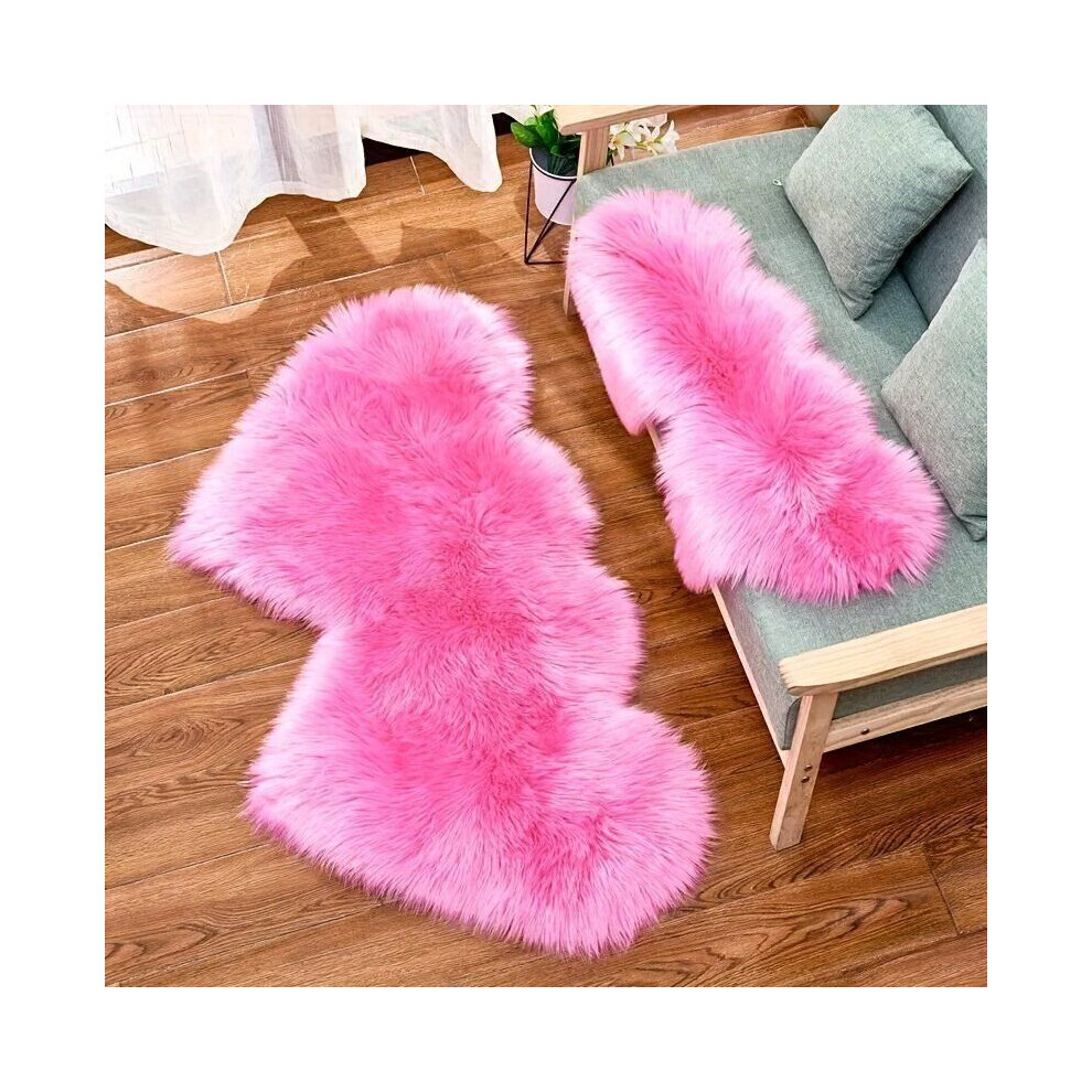 Un morceau de tapis en laine artificielle Double Love, doux et moelleux., Raudona ro