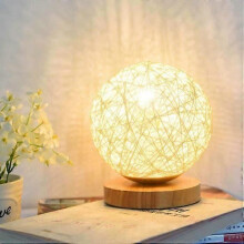 LED-Nachttischlampe – KING – handgewebter Schirm – Massivholz – energiesparend – moderner Stil