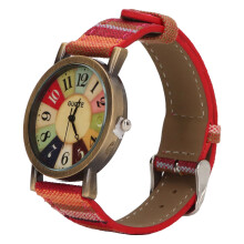 Trendige rote Boho-Hippie-Uhr mit Messing- und PU-Lederband für einen einzigartigen Stil