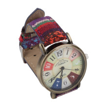 Lebhafte Boho Hippie Damenarmbanduhr Mehrfarbiges Design mit PU Lederband AUS