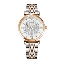 (The rose shells are interspersed with white patches) A quartz steel band watch for women, studded with diamonds and glittering with a starry sky