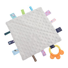 Baby Kuschelstilleplüschdecke Beruhigende sensorische weiche Plüschdecke bunte Etiketten Geruchsneutral Beißdecke für Säuglinge Neugeborene