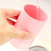 Reiseflaschen-Set mit Waschgobe, Shampoo-, Duschgel-Dispenser, Flasche, Kamm, Make-up-Spiegel – Travel Bottles Kit Pink, 5 Stück