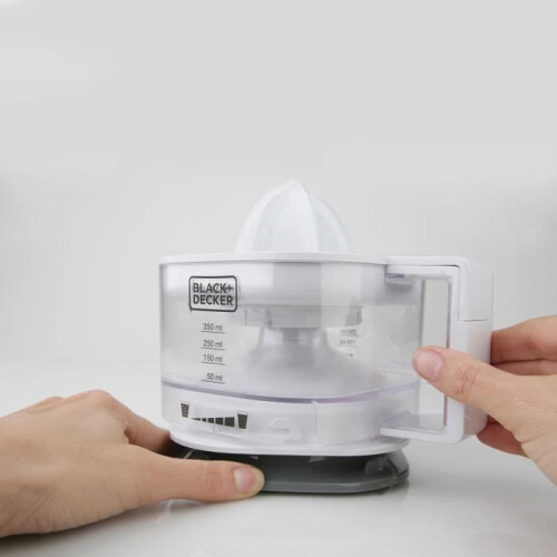 Black + Decker Black & Decker BXCJ25E 25W Citrus Juicer with Pulp Regulator 1