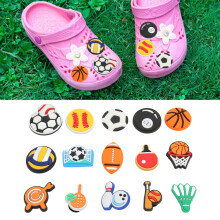 50 piezas de dijes para zapatos con diseño de balón deportivo - Coloridos