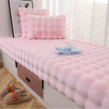 (Pink, 60*100cm) In the bedroom, a girl's bed is fully covered with tatami MATS and a faux rabbit fur carpet. In the living room, there is a floor mat