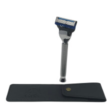 G.B.S stilfuldt tekstureret ergonomisk barberblad med langt h?ndtag med beskyttende l?deretui til rejsekrom