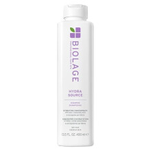 Biolage Hydra Source Shampoo macht trockenes Haar weich und verleiht ihm Glanz, angereichert mit fermentierter Aloe und mikrogefilterter Hyalurons