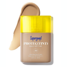 Supergoop! Protec(tint) Daily Skin Tint SPF 50  26 W  leichte aufbaubare Deckkraft fr sofort glatte, gleichmig aussehende Haut  natrliches Fin