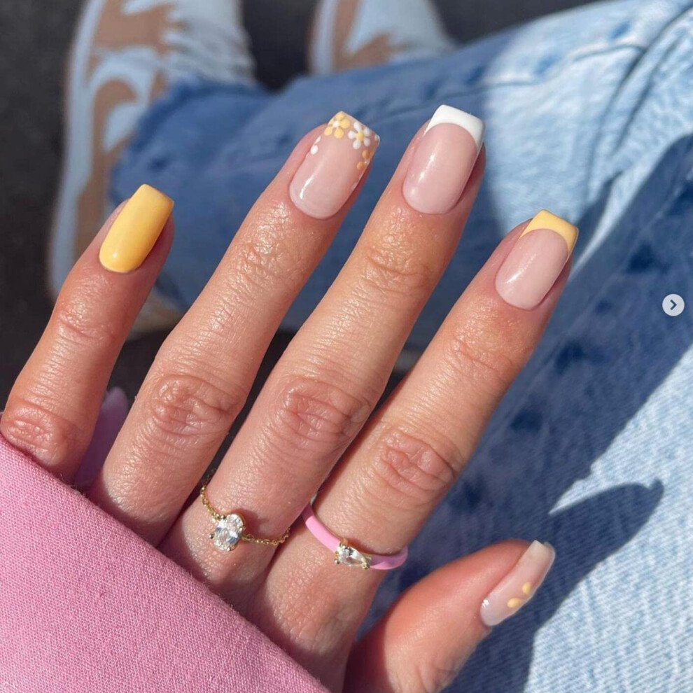 Kxamelie Cream Glossy Yellow Nude Press On Nails Short Square Fake Nails With Nail Glue With Cute Floral Design For Manicure,24Pieces