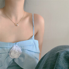 Collana con pendente a perla geometrica lunghezza alla clavicola bianca