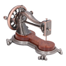 1:12 Maßstab Puppenhaus Miniatur-Nähmaschine Simulationspuppenhaus Dekorationszubehör