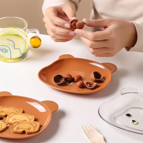 Bandeja de lixo de mesa transparente com formato de urso e osso para cuspir 2
