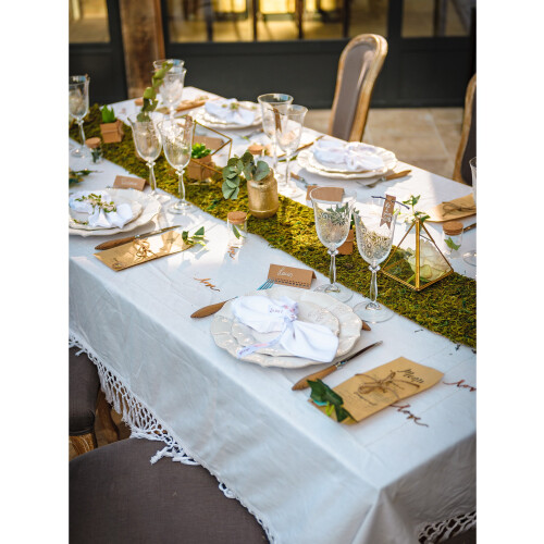 Rubies White fabric and moss plant table runner 20 cm x 2 m 1