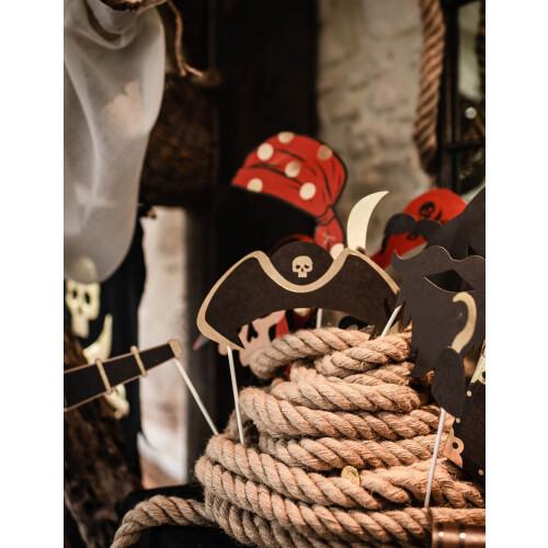 Rubies 10-piece pirate photobooth kit 1
