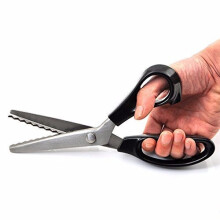 Serrated Scalloped Edge Pinking Shears 7mm Stainless Steel Zig-Zag Scissors for Dressmaking Crafting and Upholstery