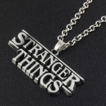 (Style J)Collana Stranger Things con catena multistrato e ciondolo lampadina regalo per