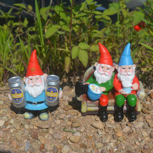 Decorazione da giardino scultura in resina di gnomo della birra