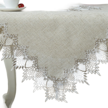 Bordløber 63 cm beige broderet løber i blonde midterstykke