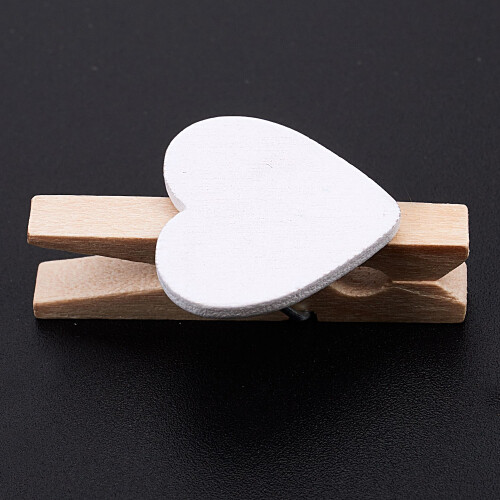 Petites pinces à linge décoratives en bois avec cœurs, blanches 1