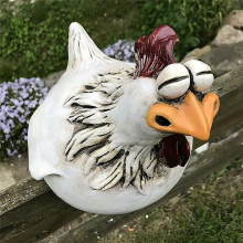 Gallina sentada en una cerca, decoración de jardín, estatuas para cercas, arte de pared de gallo, esculturas de patio, patio de granja