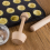 Küchenhelfer Holz Eierkuchen Drücker Doppelseite Tamper Gebäck Holzform 4