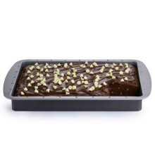 lakeland Traybake Tin ? Integral Cutting Guides for Equal Slices
