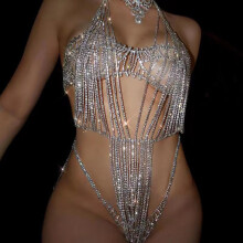 Combinaison à franges multicouches et strass tendance, chaîne de corps luxueuse et exagérée