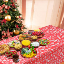 (Red) Christmas Disposable Tablecloth Holiday Party Decoration Christmas Snowflakes PE Plastic Water Proof And Oil Proof Tablecloth 137x 274cm/54x108in