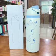 32 oz Owala Urban Outfitters Exclusive Tied and True FreeSip Blue Bow Bottle