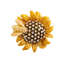 Crystal Flower Brooch for Women and Girls, Elegant Pin Accessory, Delicate Floral Jewelry, Clear and Colorful Design