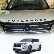 Karbonfiber Front Badge for Mitsubishi Outlander 2025 2024 2023 2022, hetteemblemer med buede tilbehørsbrev utvendig lim hevet dekal