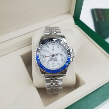 (Four-hand cola ring, five-bead silver strap, black and blue ring, white dial) Coke ring Black basket ring Submariner Water Ghost solid steel band luminous quartz watch