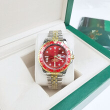 (Four injections of cola rings, five beads in a golden red ring with a red face) Coke ring Black basket ring Submariner Water Ghost solid steel band luminous quartz watch