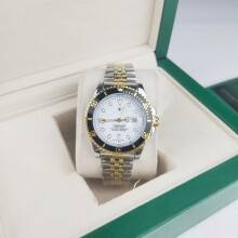 (Four injections of cola rings, five beads of gold, black ring and white surface) Coke ring Black basket ring Submariner Water Ghost solid steel band luminous quartz watch