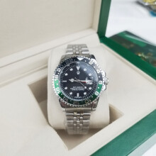 (Four-hand cola ring, five-bead silver strap, black and green ring, black dial) Coke ring Black basket ring Submariner Water Ghost solid steel band luminous quartz watch
