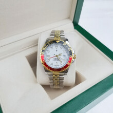 (Four injections of cola rings, five beads of gold, black and red rings, white surface) Coke ring Black basket ring Submariner Water Ghost solid steel band luminous quartz watch