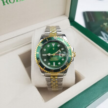 (A four-needle water ghost with five pearls and a golden-green water ghost) Coke ring Black basket ring Submariner Water Ghost solid steel band luminous quartz watch