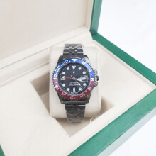 (Four-hand cola ring five-zhu black watch strap with red and blue rings and black dial) Coke ring Black basket ring Submariner Water Ghost solid steel band luminous quartz watch