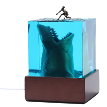 Ocean Beast Surfer Mikro-Krajobraz Nocna Lampka Dekoracyjna Ręcznie Robione Rzemiosło Żywiczne Dla Miłośników Życia Morskiego