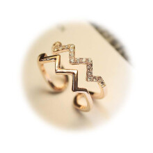 Wavy Fidget Ring in Rose Gold - Zigzag Design, Adjustable Size, Stress Relief Fashion Jewelry for Adults