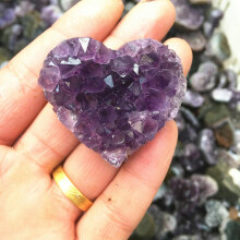 Natural Amethyst Cluster Heart Shaped Crystal Rough Stone for Jewelry and Home Decoration 4-5cm Polished Craft