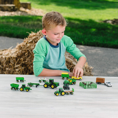 TOMY John Deere Tractor Toy i ciezarwki 1