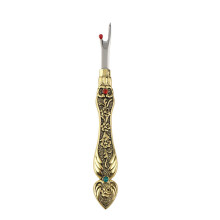 Retro Seam Ripper, Ergonomic Thread Cutter Tool, Gold Sewing Accessories for Quilting and Crafting Projects
