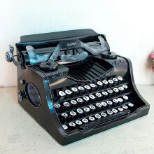 Classic Vintage Typewriter Model, Black Manual Iron Typewriter Keyboard for Photography Props and Birthday Gifts