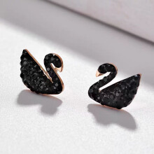 (Black stud earrings, Rose gold 18K real gold electroplated) Black Swan titanium steel necklace for women, with a unique and light luxury style. Collarbone chain, high-end sweater chain accessory